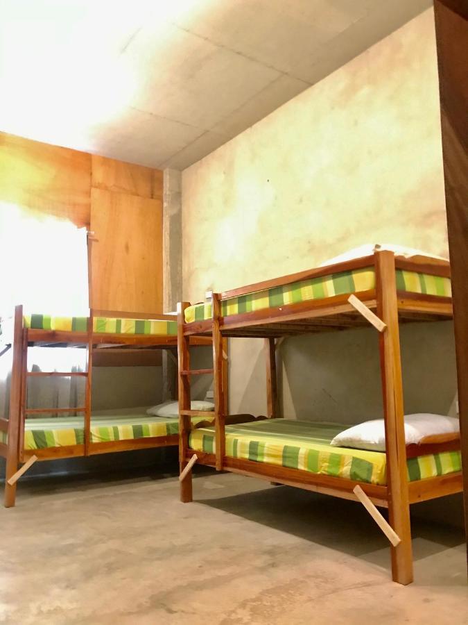 Sharky Hostel Oslob Esterno foto