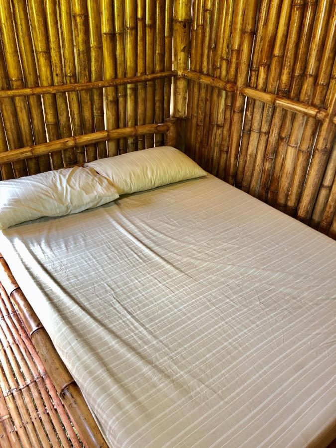 Sharky Hostel Oslob Esterno foto