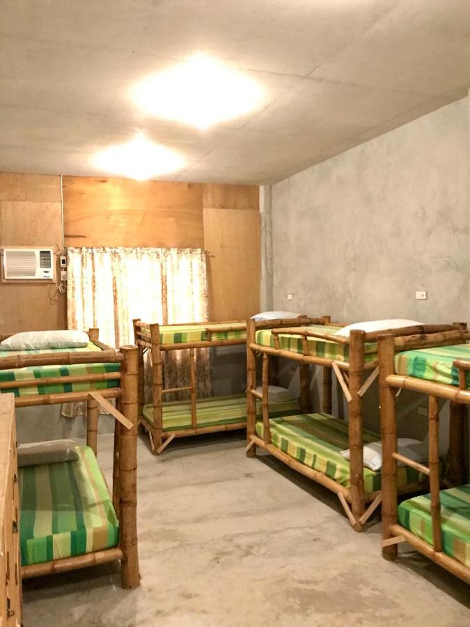 Sharky Hostel Oslob Esterno foto