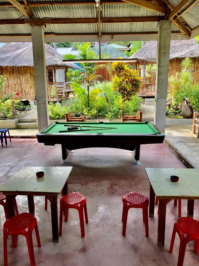 Sharky Hostel Oslob Esterno foto