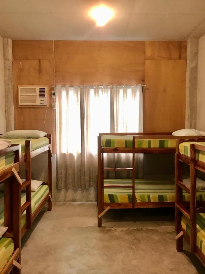 Sharky Hostel Oslob Esterno foto