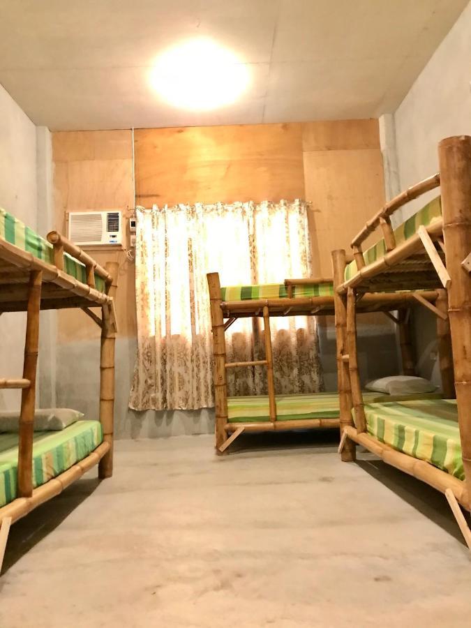 Sharky Hostel Oslob Esterno foto