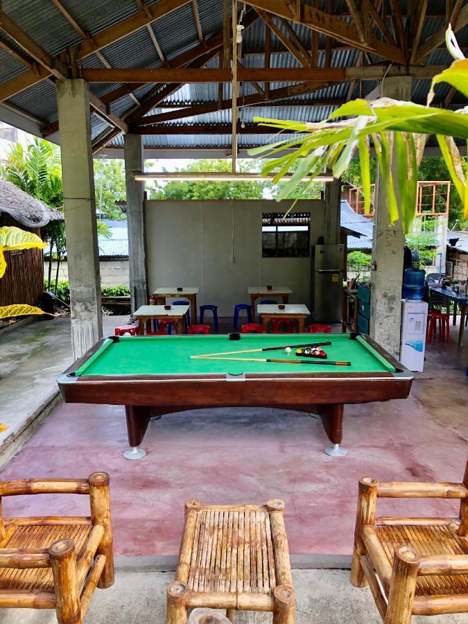 Sharky Hostel Oslob Esterno foto