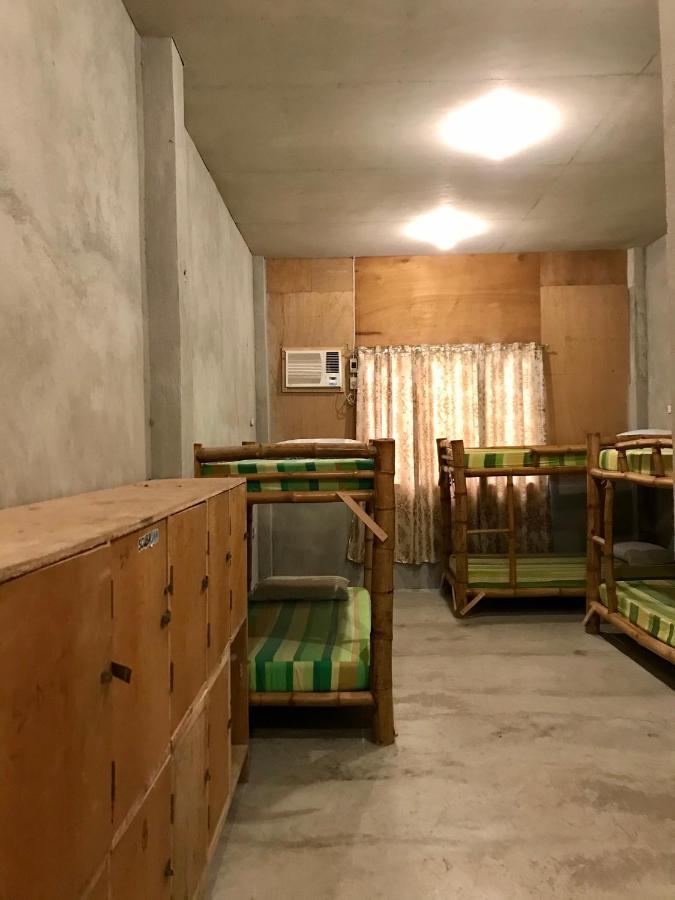 Sharky Hostel Oslob Esterno foto