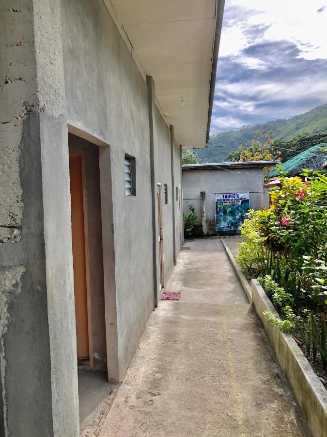 Sharky Hostel Oslob Esterno foto