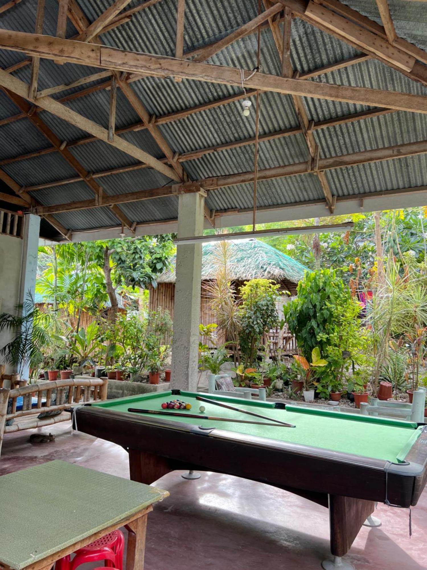 Sharky Hostel Oslob Esterno foto